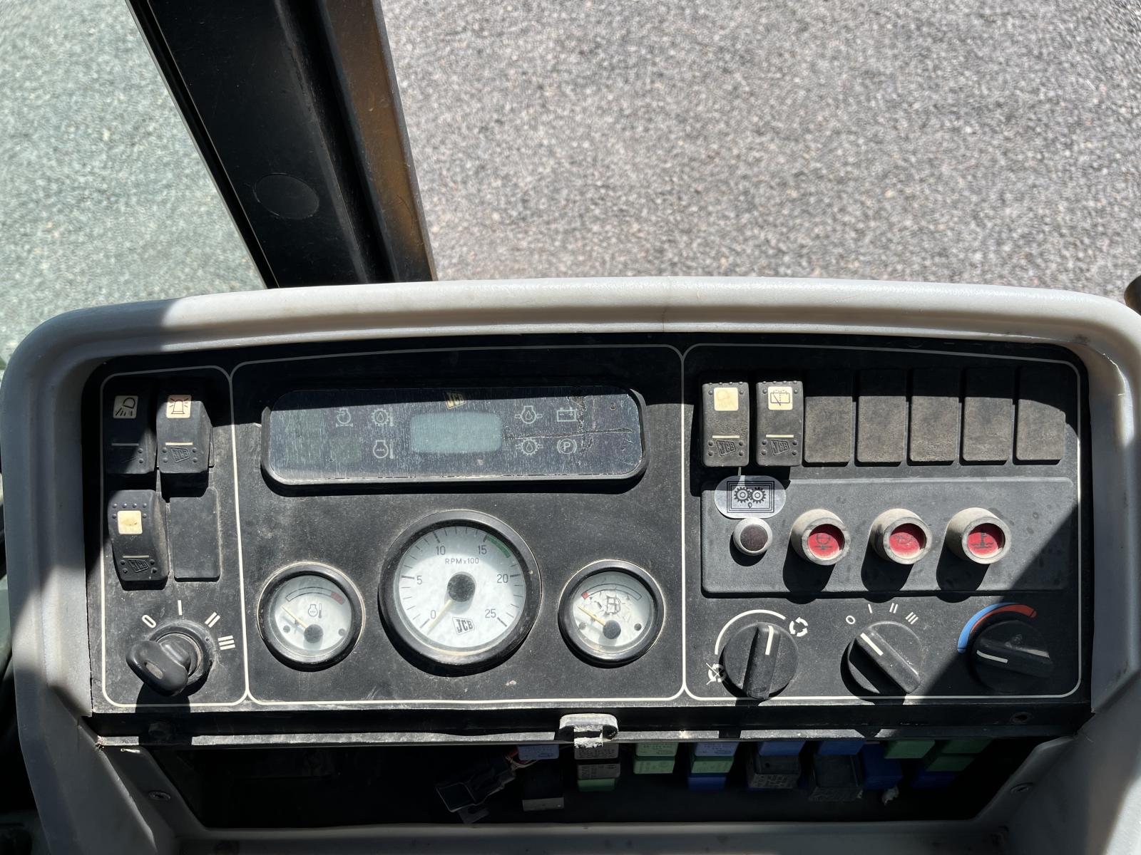 ./imagenes/INVOICE/2019/15507/JCB 214 SERIES 3 (16).JPG